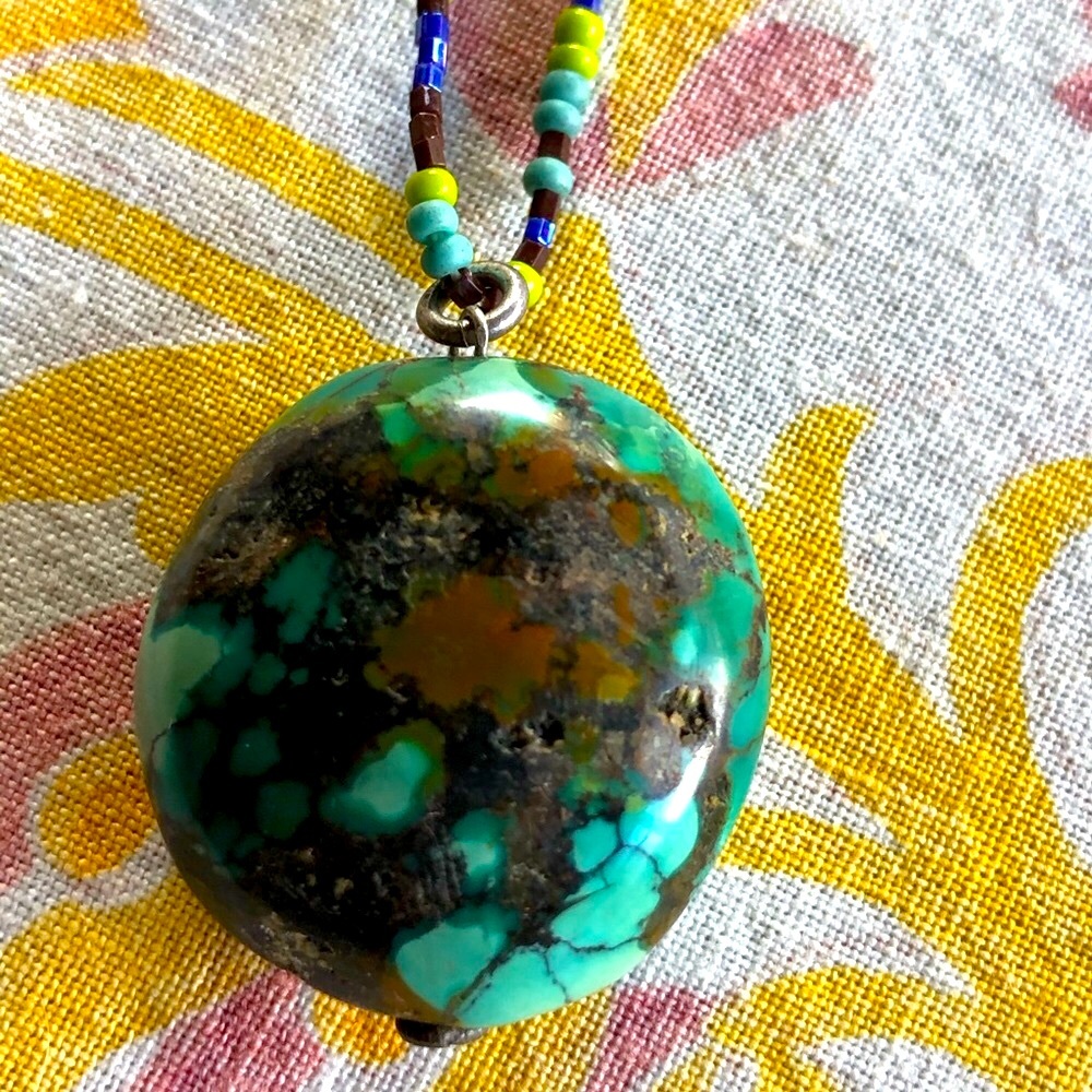 Beautiful turquoise necklace on glass beads - Picture 14 of 14